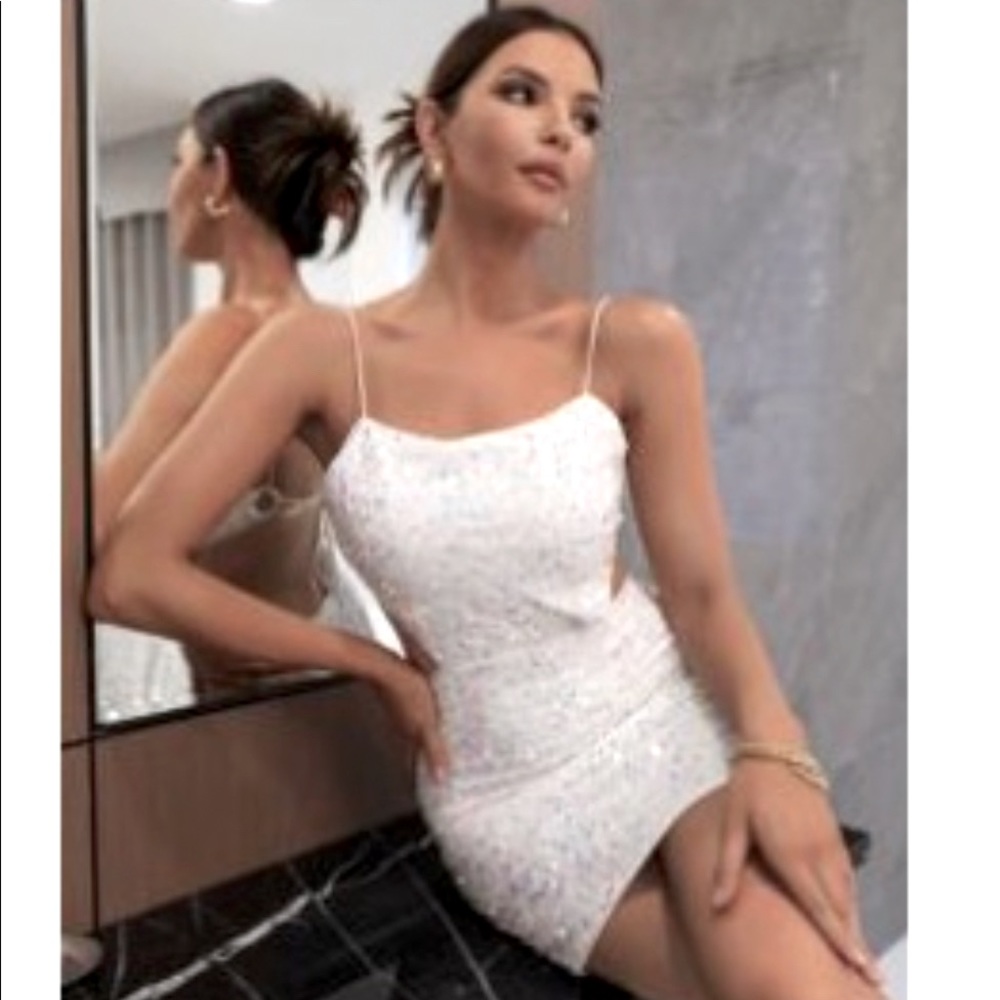 Joyfunear Backless Lace Up Cut
Out Sequin Bodycon Dress
White / XS